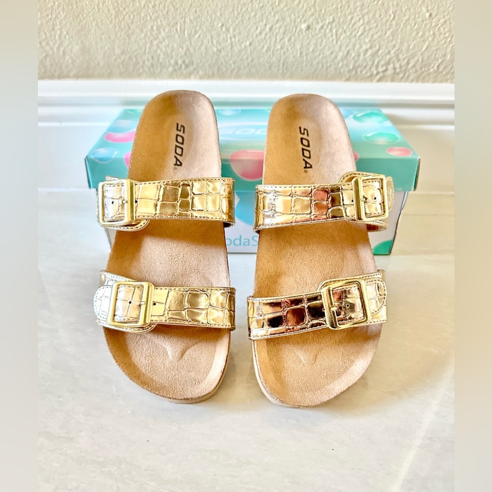 SODA DUNYA-S GOLD DOUBLE STRAP SANDALS -SIZE 8